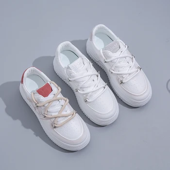 2023 Бели жени се изкачват Новата платформа на Sneakers увеличава PU кожата тенис обувки маратонки обувки за жени