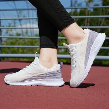 Нови летящи тъкани дишащи ежедневни дамски обувки нисък топ мода мека подметка студентски обувки за бягане неплъзгащи се спортни обувки